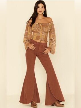 SHYANNE EXTREME FLARE TULIP HEM HIGH RISE JEANS size 31